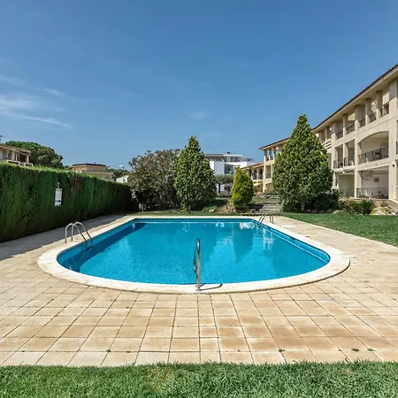 Clota Petita - Piscina Comunitaria L' Escala