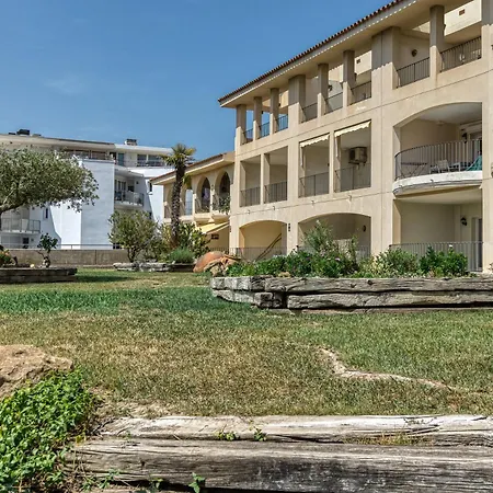 Clota Petita - Piscina Comunitaria